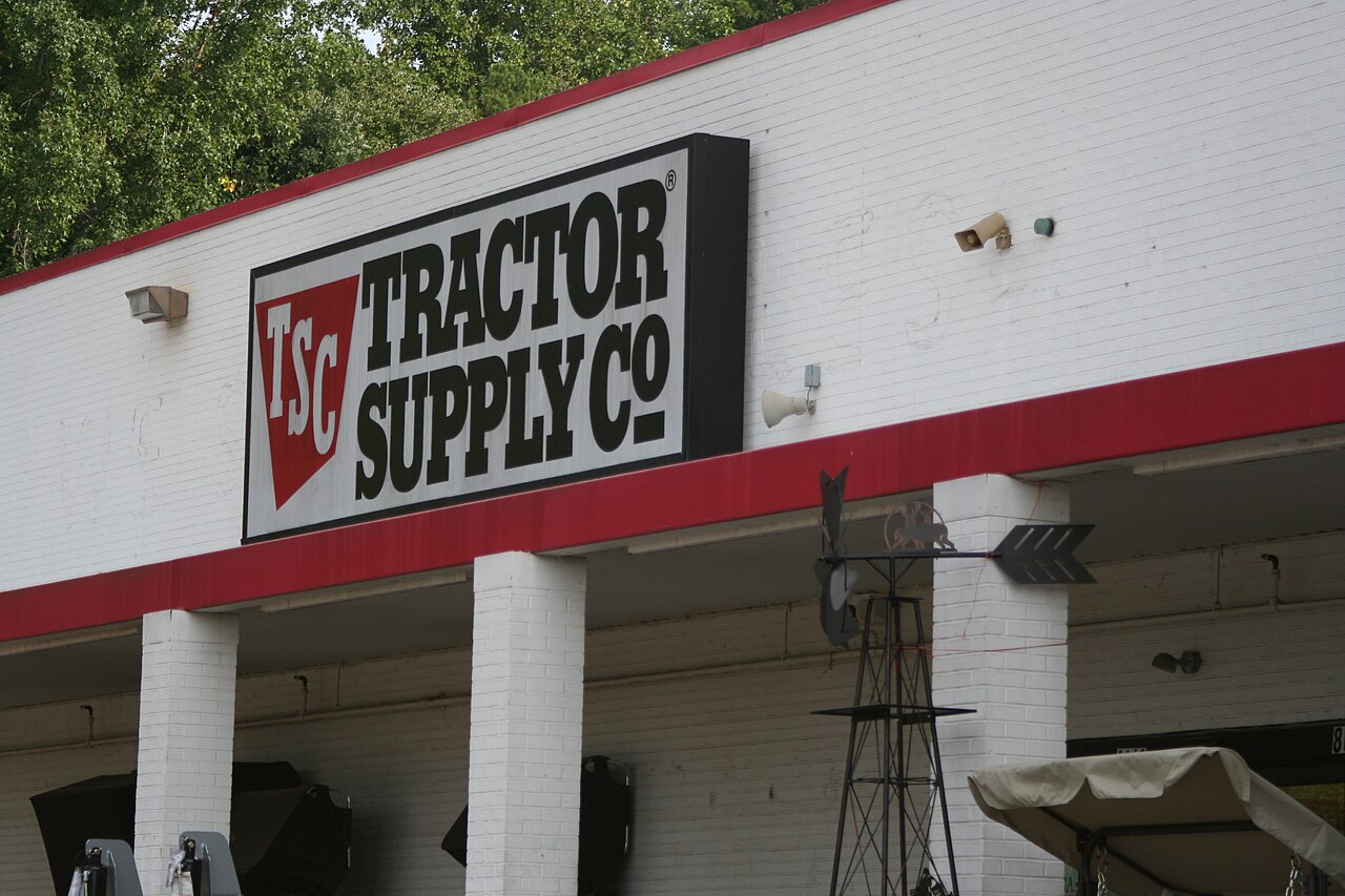 Tractor Supply Co in former Wal-Mart York, SC (8205456882).jpg
