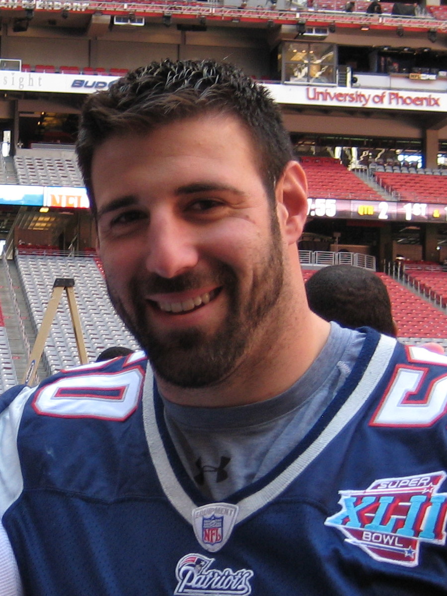 Super Bowl 2008 - XLII with Mike Vrabel (cropped).JPG