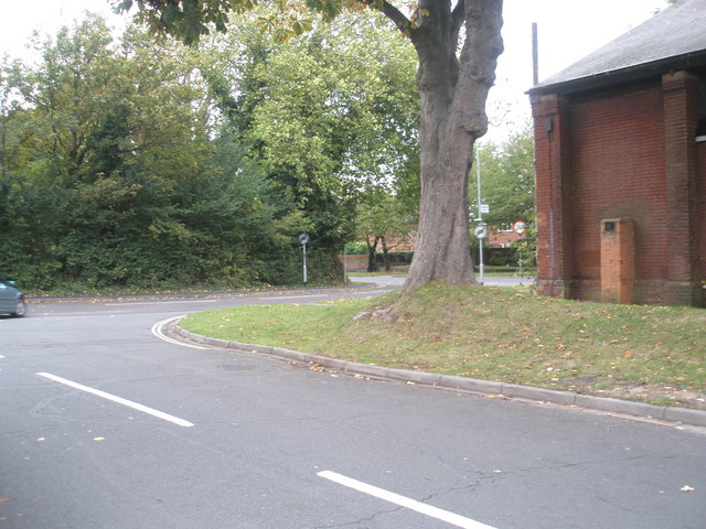Junction of Curtis Mead and The Ridings - geograph.org.uk - 1531843.jpg