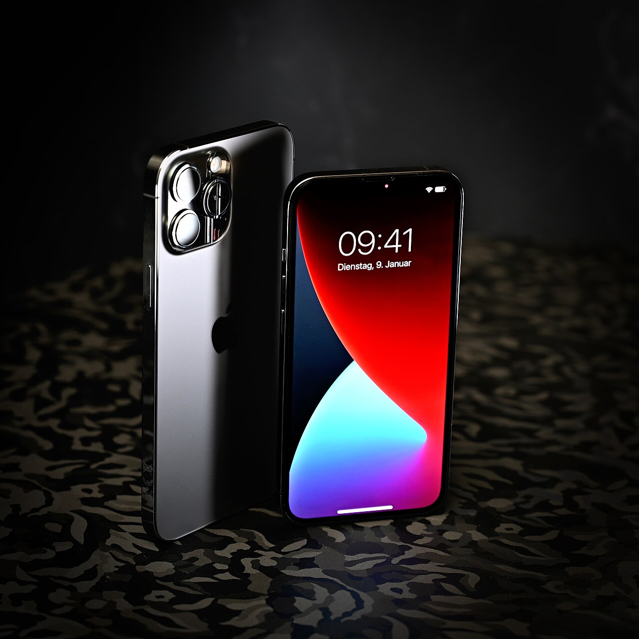 Apple iPhone 13 Pro and 13 Pro Max.jpg