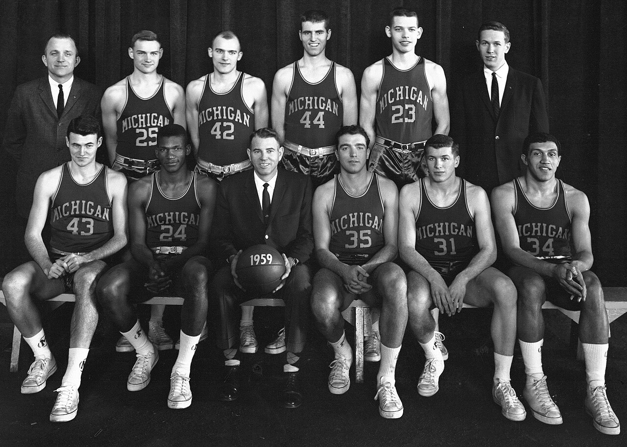 1958-59 Michigan basketball team.jpg