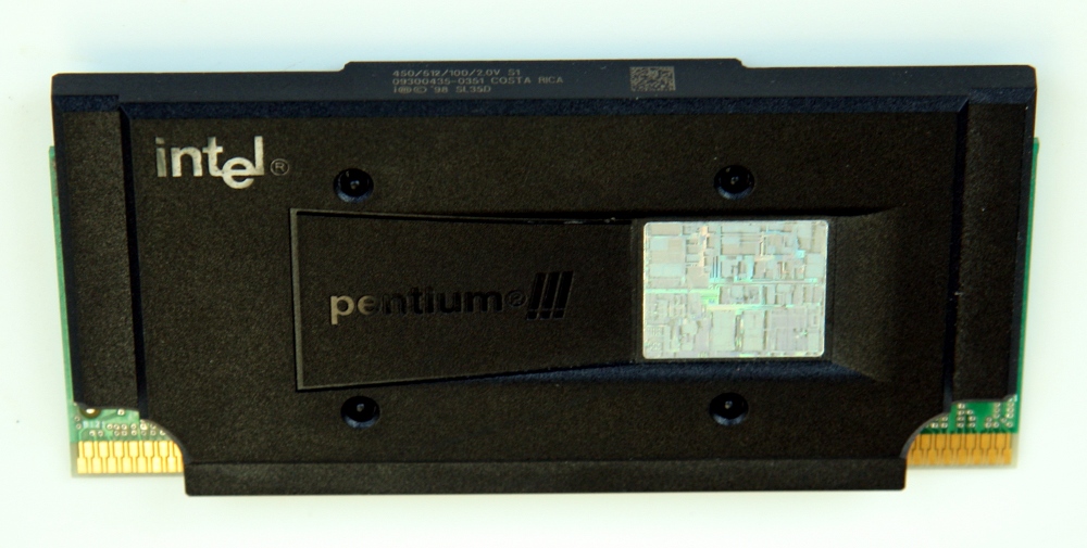 Ic-photo-Intel--80525PY450512--(Pentium-III-CPU).JPG