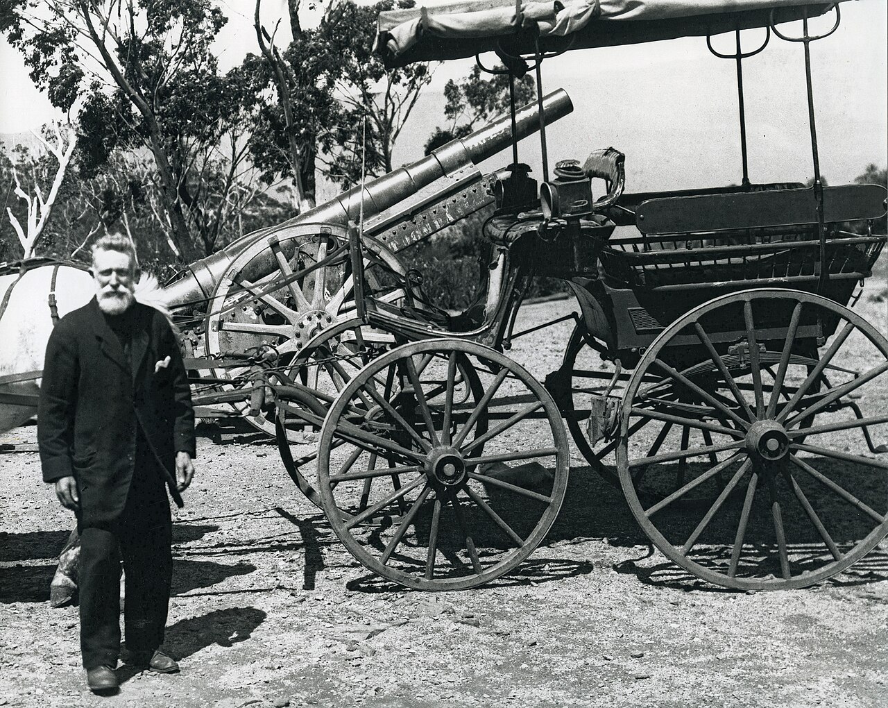 Harry Peckman with Trophy Gun (2603130978).jpg