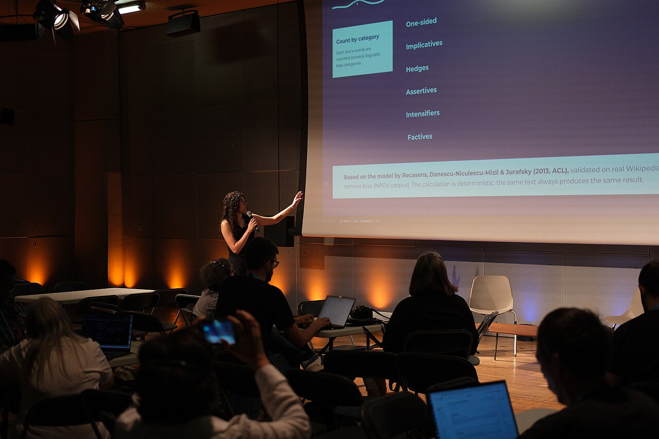 WikiAnalyzer v2 - WikiDebate Open AI Tools to Teach Critical Thinking and Bias Detection through Wikipedia 01.JPG