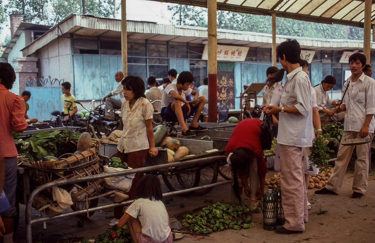 Asian food market (Unsplash).jpg