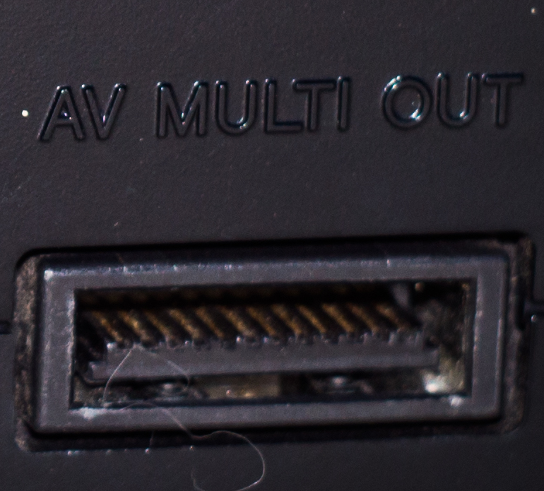 Sony Playstation 2 SCPH-5001 V9 - Ventoinha, chave liga desliga e conectores traseiros Fan, power on off switch and back connectors (19290810088) (cropped).jpg