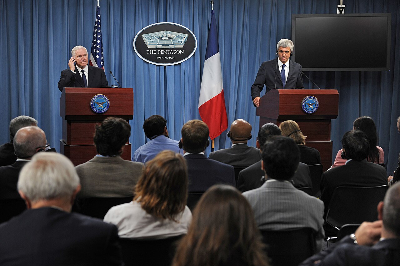 Gates, Morin Confirm Shared Goals for Afghanistan, Iran DVIDS319443.jpg