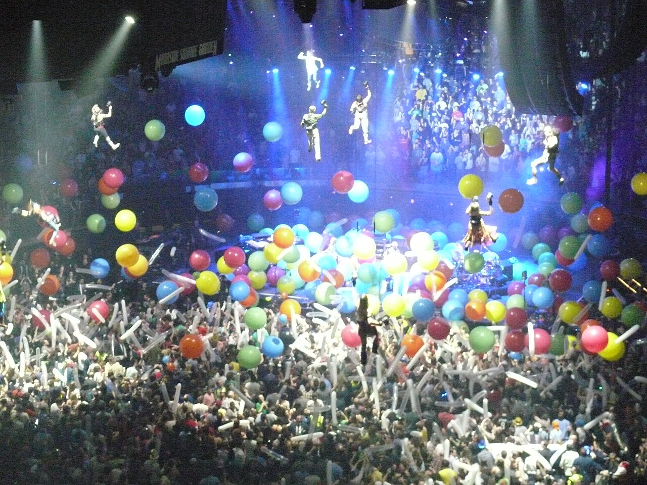 Phish MSG New Years Balloon Drop (6612887687).jpg