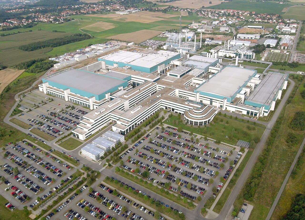 Aerial photograph of Globalfoundries Dresden.jpg
