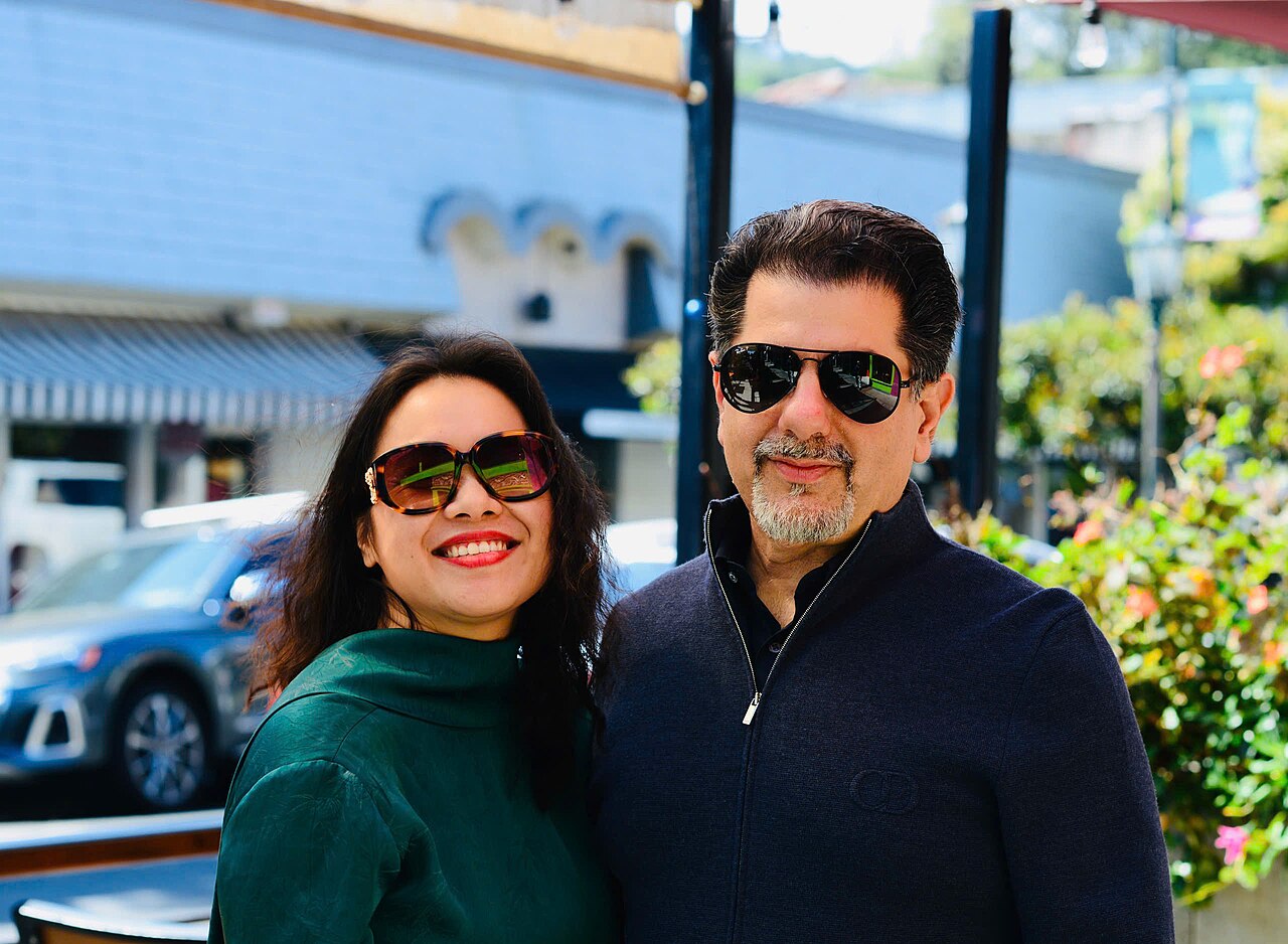 Ms Le Nguyen Thien Nga and Mr. Rev Lebaredian, Vice President of Omniverse and Simulation Technology at NVIDIA, a global leader in accelerated computing and artificial intelligence.jpg