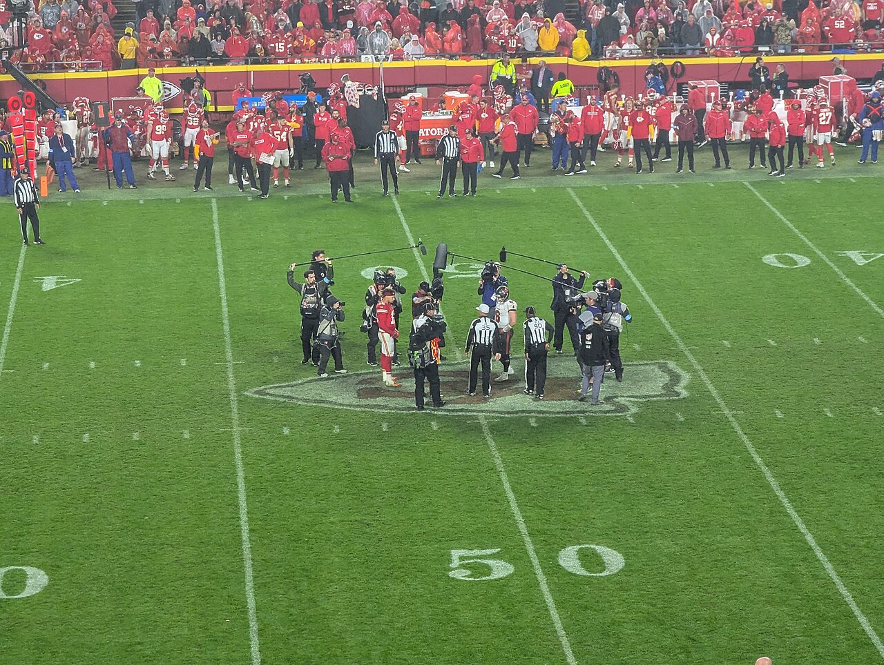 Buccaneers at Chiefs (54134152093).jpg