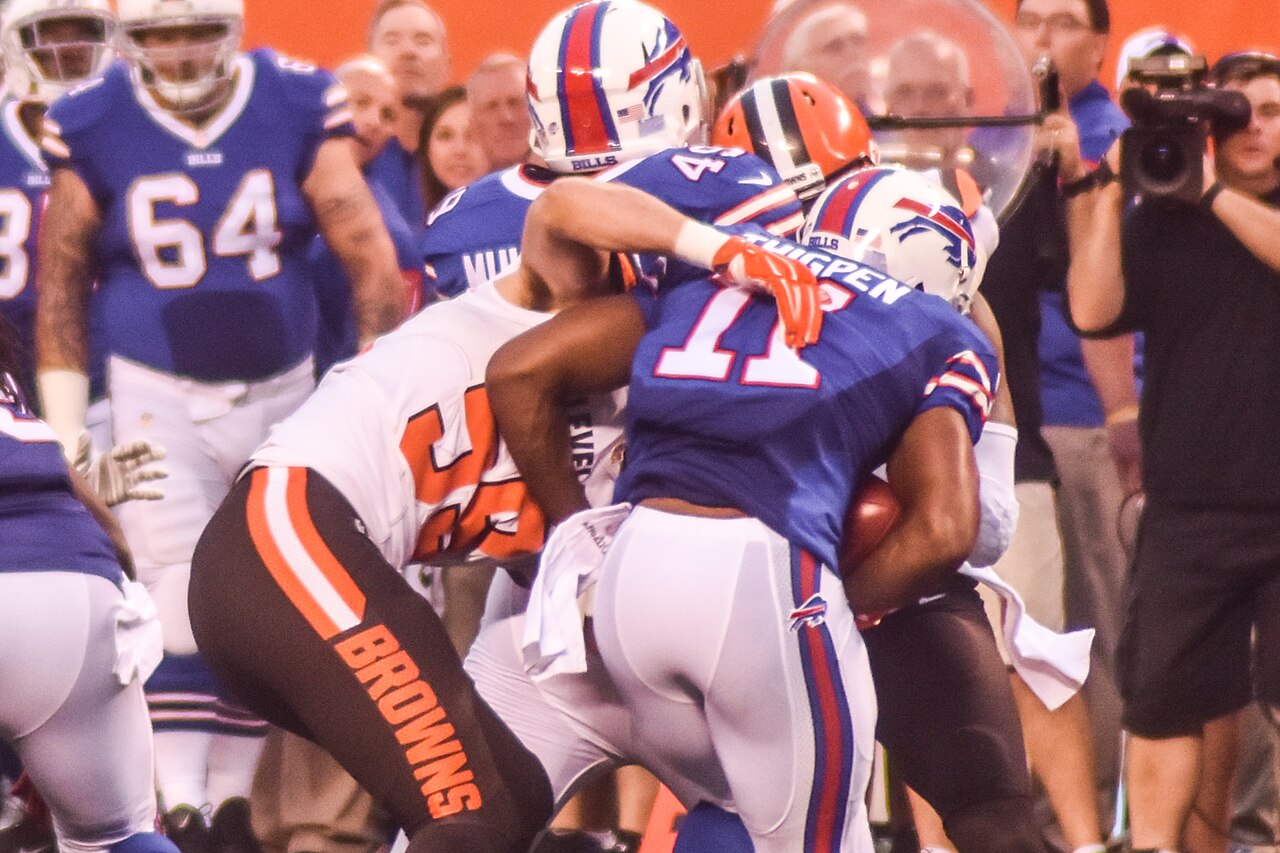 Cleveland Browns vs. Buffalo Bills (20156765383).jpg