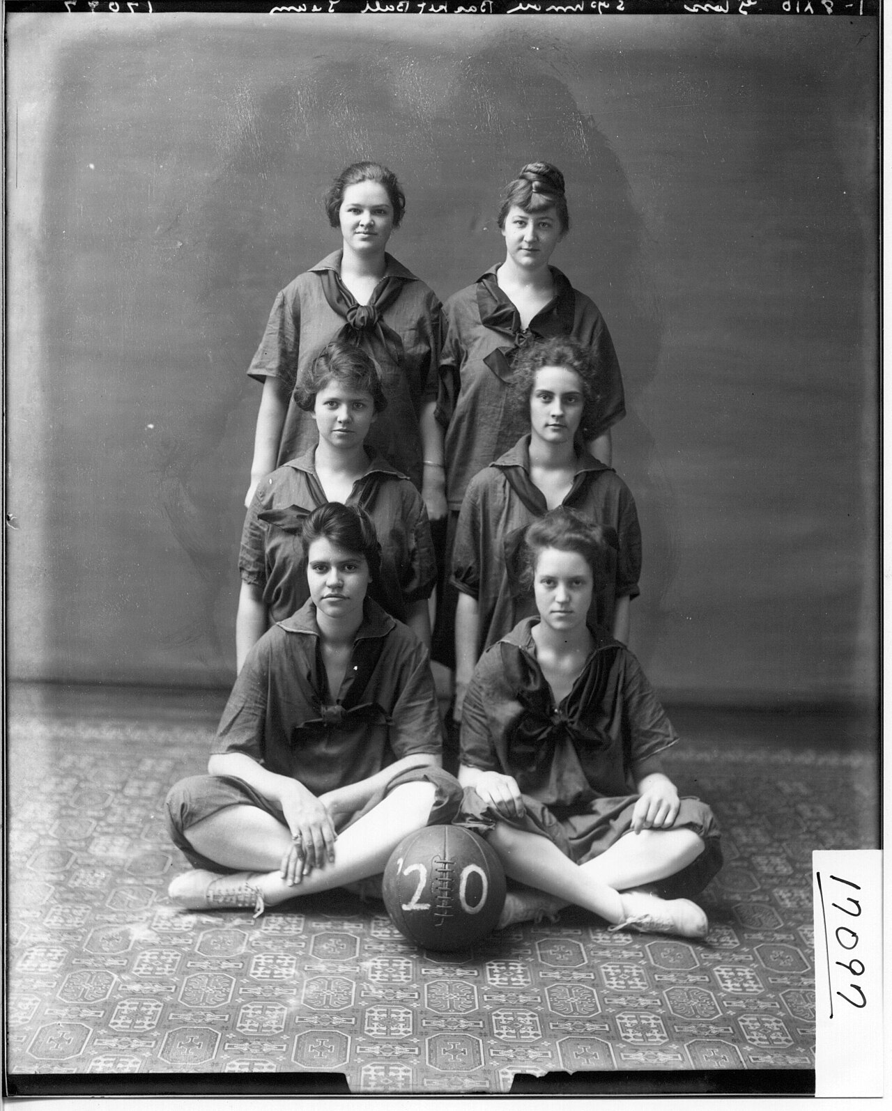 Western College sophomore basketball team 1917 (3199662039).jpg