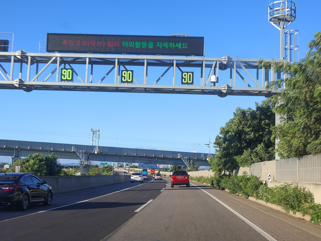 Pyeongtaek-Jecheon Expressway Heatwave Warning Sign 20240731 (02).jpg