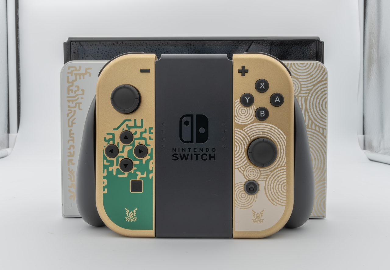 Nintendo Switch – OLED-Modell (The Legend of Zelda - Tears of the Kingdom) 20230510 HOF02394 RAW-Export.png