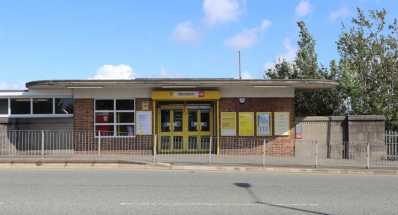 Ticket office at Moreton (Merseyside) railway station.jpg