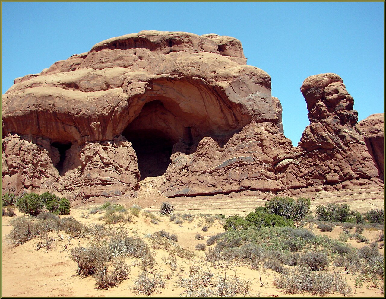 'Raiders of the Lost Ark' Cave, Arches NP, Utah 8-25-12 (7993187498).jpg