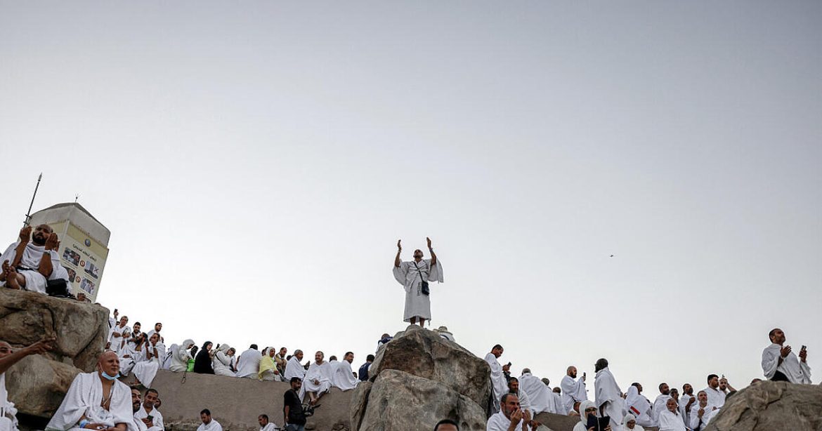 Geopolitical Tensions and Pilgrim Numbers